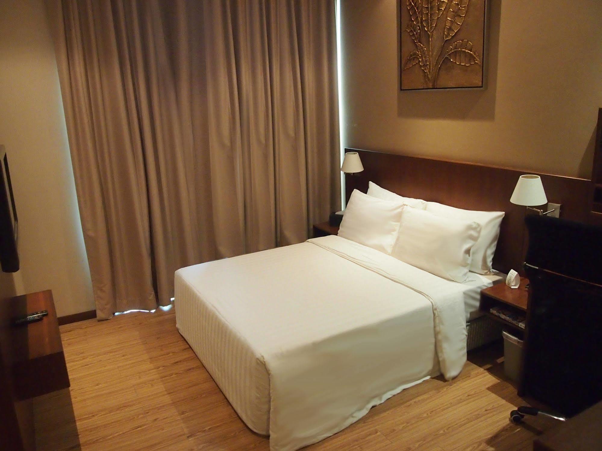 スイス ホテル アパートメント Kuala Belait エクステリア 写真